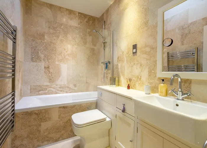 4 - The Kings Apartment *