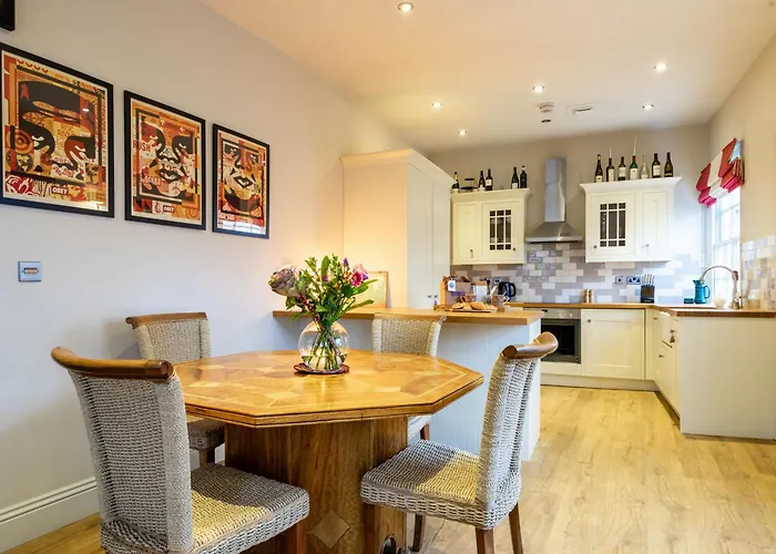 Apartment 4 - The Kings *